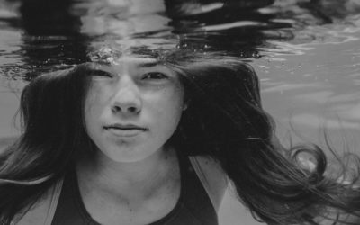 Black and white teen portraits – underwater